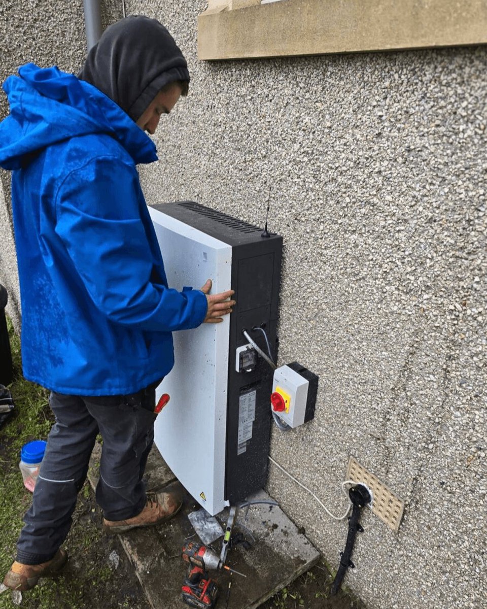 ScotlandEnergy's tweet image. Want to save more on energy bills long-term? Flexible system design adapts as needs change, avoiding costly overhauls. Future-proof your investment and cut expenses over time.

scottishenergysaving.co.uk/contact/ #ScotlandGoesSolar #SmartHeatSmartScotland