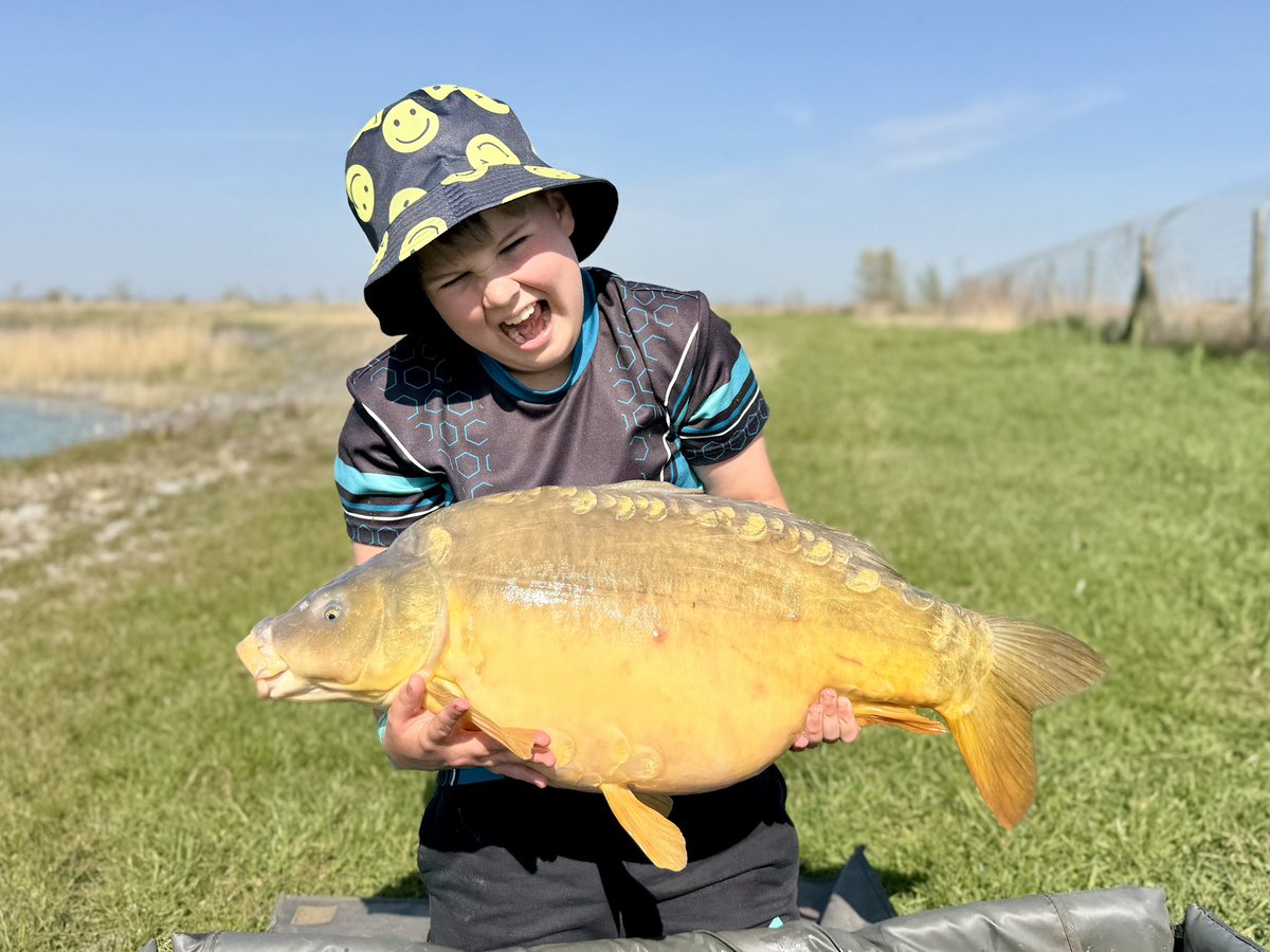 fishingfamilyuk's tweet photo. Milo was smashing me, and soon landed another new pb from Lyons Drove and got to wear the hat of happiness. This one took a liking to a @HindersFishing tutti frutti pop-up.

Take your kids fishing, make it fun ✌️

#fishing #fishingfamily #fishingkids #carp #carpfishing https://t.co/7mKVc5XQNQ