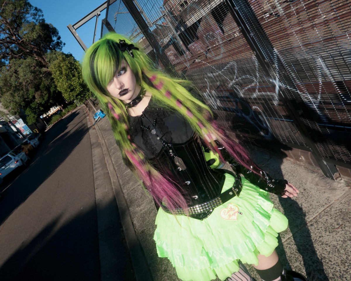 ROSIISWTCHBLADE's tweet image. i’ll stop stabbing when you stop screaming #myspace