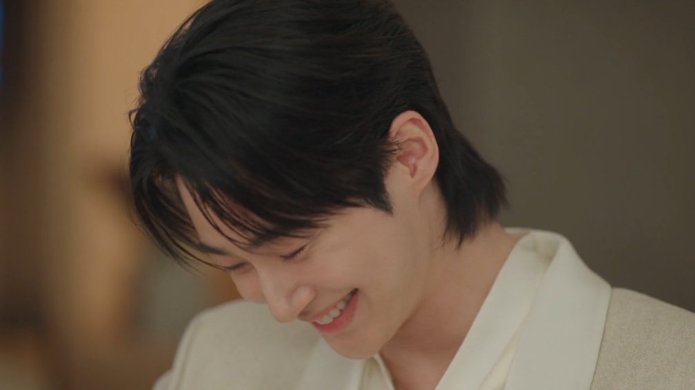 him at work vs him spending quality time with huiju