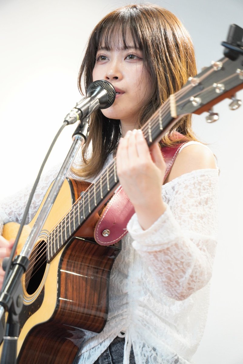 hinokixosaka's tweet photo. 今日はREAちゃんを聴きに
「Loop A music」
@ LOOP A へ🧡
久しぶりにREAちゃんの生歌聴けて
良かった今日も素敵な歌声と演奏で
した🎸✨☺️👍
今日も「クロユリ」良かった〜🎵💚
#REA
#liveeffect
#loopa https://t.co/kcIlZFNnsw