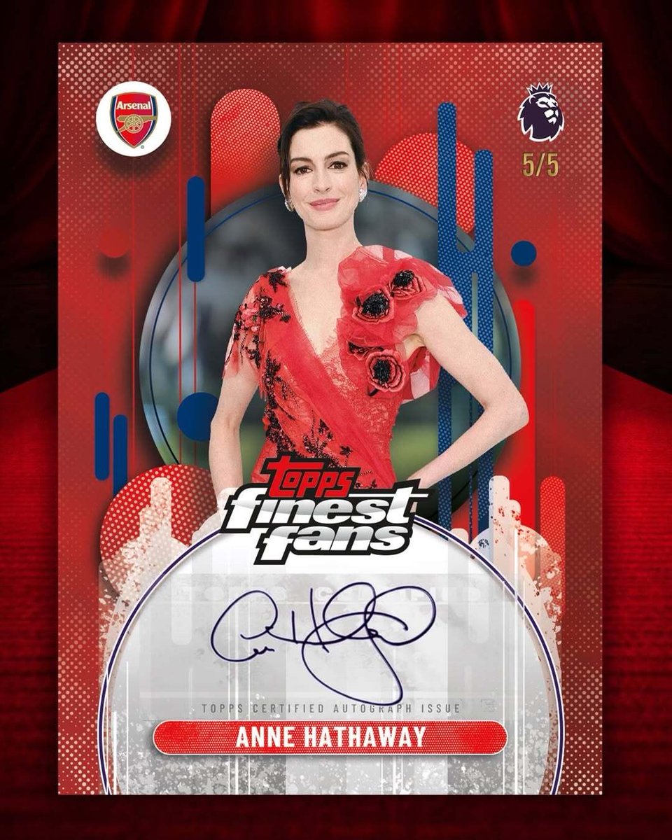 toppsjapan's tweet image. ハリウッドスターであり、熱狂的ガナーズファンのアン・ハサウェイ、アーセナルのトレーディングカードに登場！🤯🔴

この直筆サインカードは、近日リリース『Topps Finest Premier League』に収録 ✍️