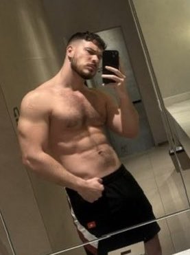 Leslie on Top tweet media