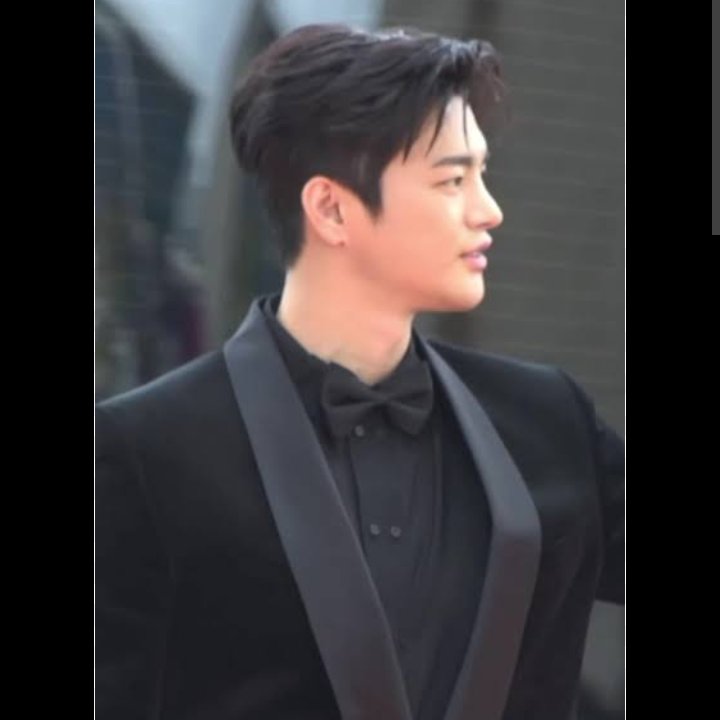 Seoig1997's tweet photo. @MyFavs474565 #seoinguk slick back is lethal 🤣💜 https://t.co/evckZ1BeKT