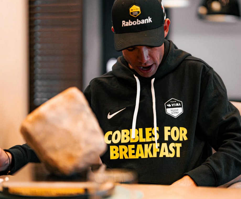 RenaudB31's tweet image. #Shopping 💵 / Le merchandising post Paris-Roubaix est lancé sur le site de la 🐝 Visma Lease a Bike : sweat, tee-shirt, serviette et même puzzle. teamvismaleaseabike.com/shop/wout-van-…