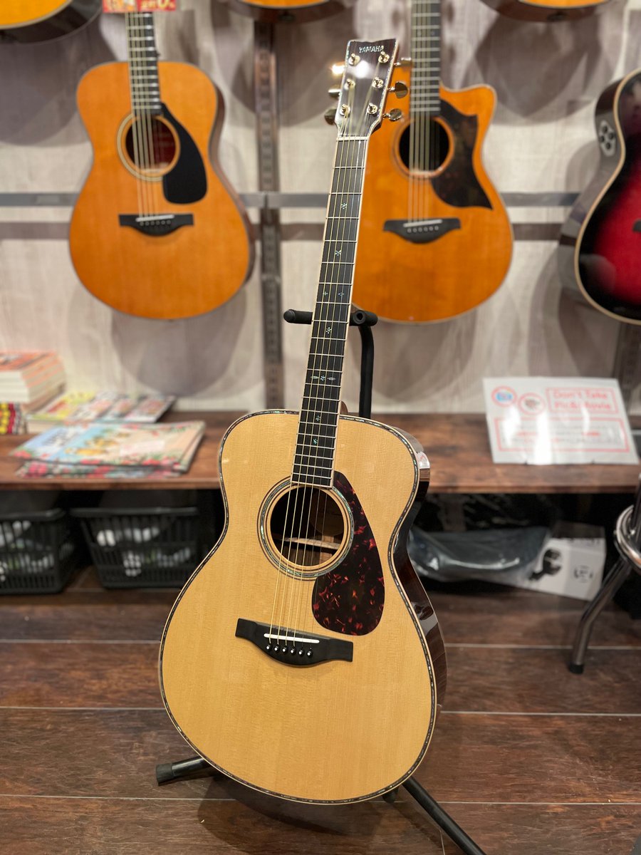 1484ikebukuro's tweet image. 日本製 #ヤマハ の受注生産モデル！

選び抜かれた木材、豪華な装飾、そして素晴らしいサウンド。国産ヤマハのクオリティの高さを感じさせます。

とにかくレスポンスが素晴らしい！ストレスなく快適に響いてくれるサウンド！
やや小ぶりなボディながらしっかりとした低音も魅力です！

#YAMAHA