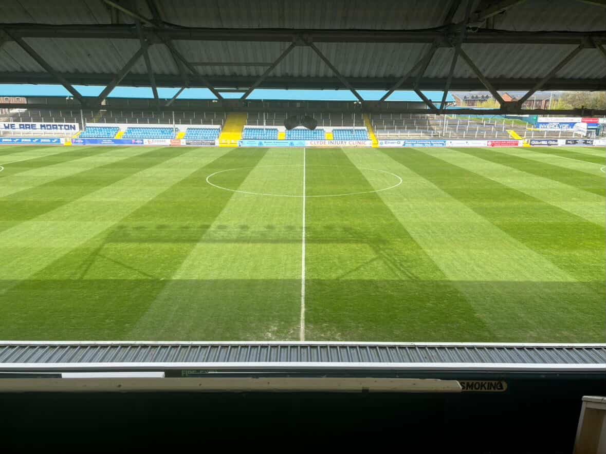 DennisMowers's tweet photo. “The Pro-34R gives a great tidy and clear up after matches &amp; training sessions. I love the brush attachment on the front to enhance the striping. The G860 cylinder is great for sharp close cutting for matchdays”

Adam Henderson, Head Groundsman
Greenock Morton FC https://t.co/4ea8d9zECY