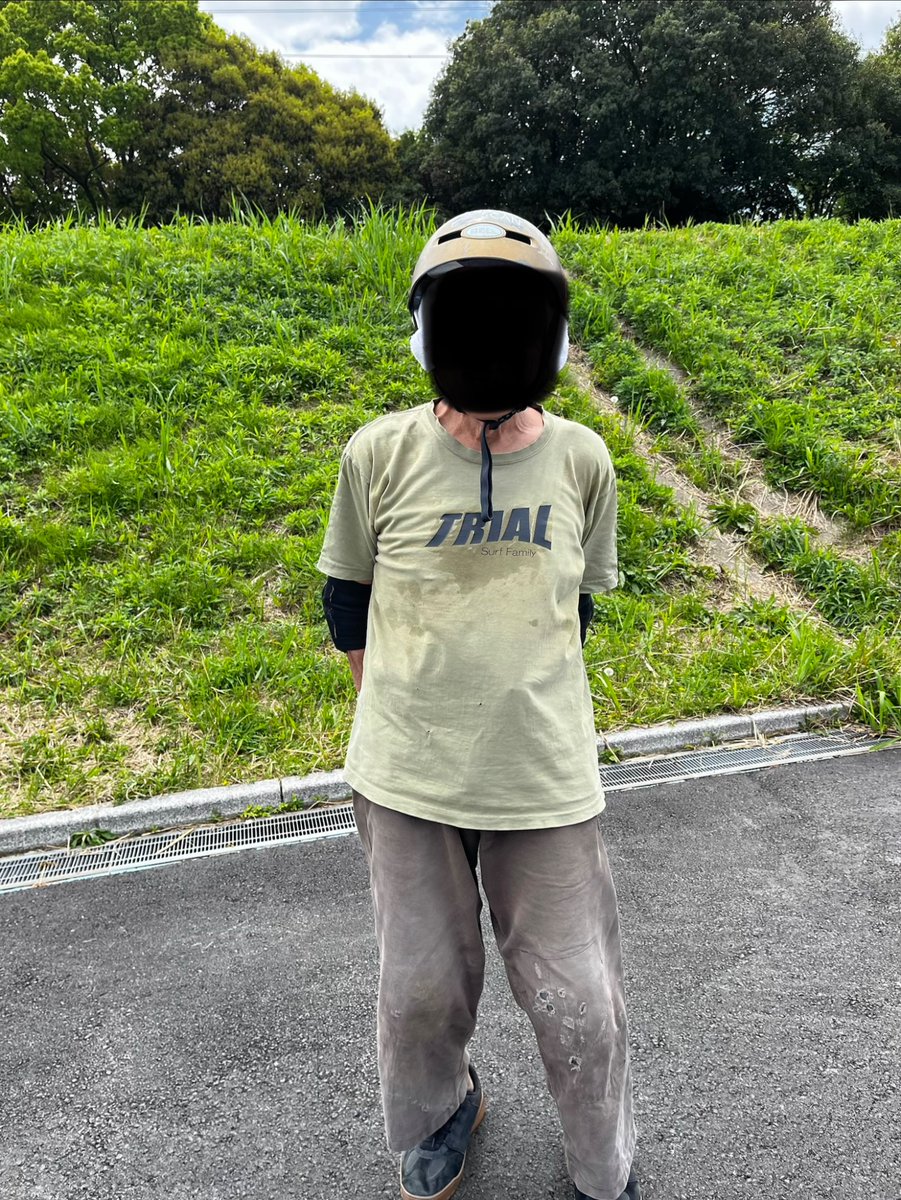 去年11月〜今年3月末迄全面改修閉鎖されてたパークへ超久々お滑り…📅🛹🏍️💨

路面は綺麗でスピード出ますが…粉吹いてて超絶スリッピー＆久々過ぎて下手クソな己の技量の無さに転けまくりでした…🛹凹🥶💦⚠️⤵︎

此方も久々86歳Kさん相変わらずお元気そうで何よりでした！😃🤝