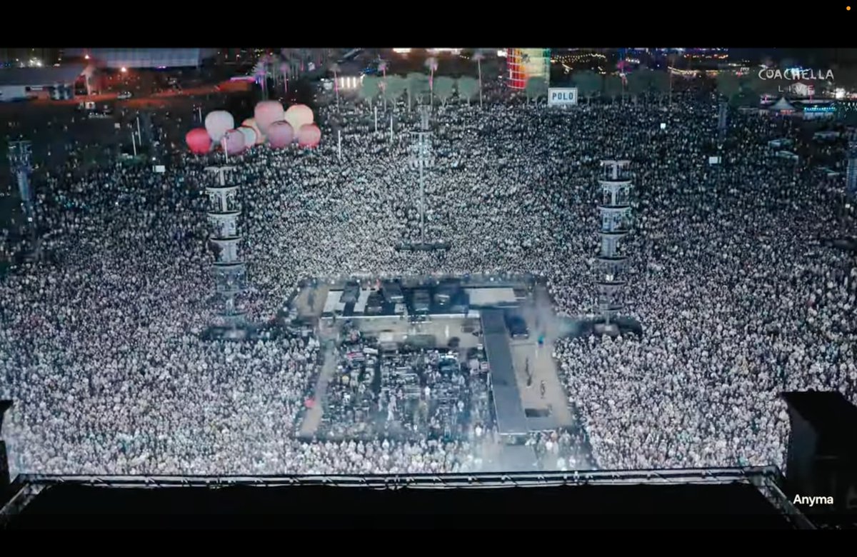 PopEmpirex's tweet photo. LISA DRAWS MASSIVE CROWD at Coachella 2026's MAIN STAGE for her Surprise Appearance 🔥 https://t.co/hcLB0C4hIX