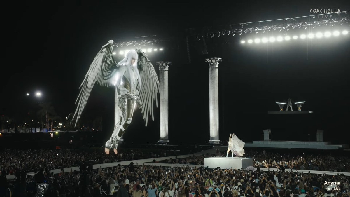 LISA DRAWS MASSIVE CROWD at Coachella 2026's MAIN STAGE for her Surprise Appearance 🔥