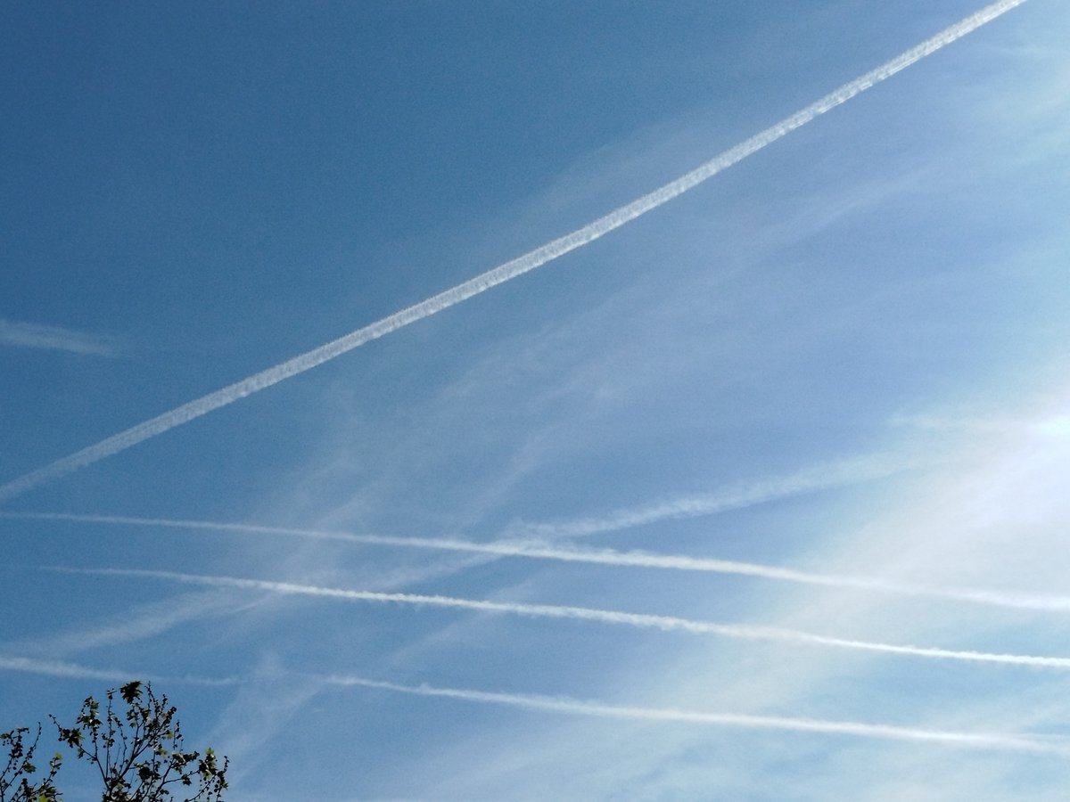 BouletAlex38's tweet image. #Grenoble sous les #contrails... comment ça va votre niveau de QI ?