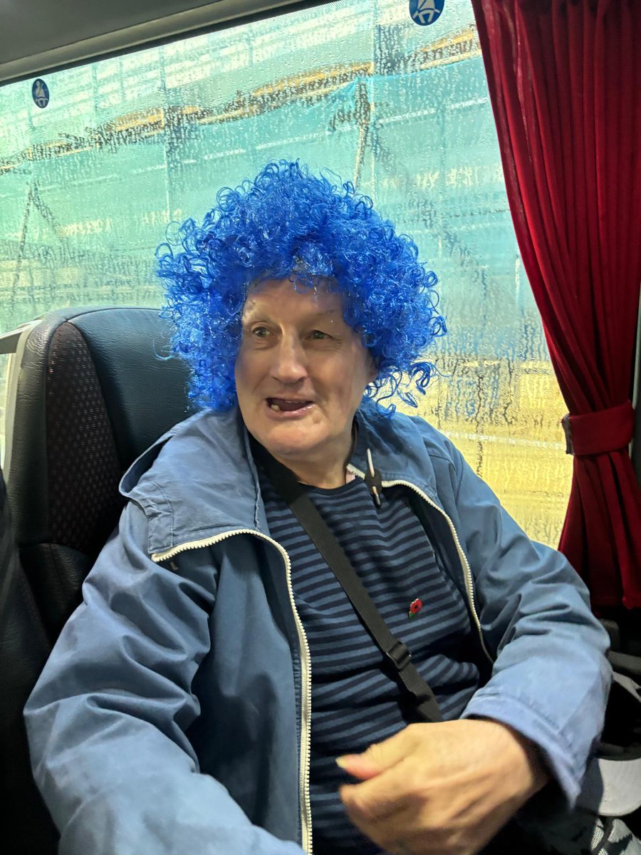 awaydayladsfs's tweet photo. old school leicester legend uncle Peter is out today. absolute menace. probably had thst wig on since the play off final against Blackburn in 1992
#legend #unclepeter #lcfc #leicester #town https://t.co/IyPyMXAMTH