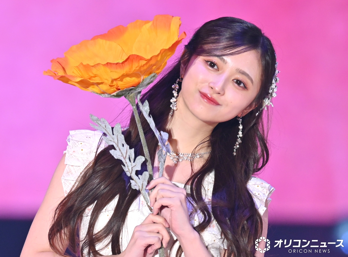 🌼ガルアワ 26 S/S🌼】 乃木坂46井上和 可憐な笑顔でランウェイ飾る