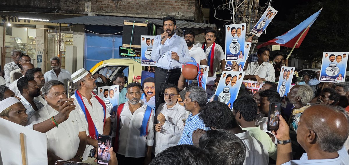 aloor_ShaNavas's tweet photo. காட்டுமன்னார்கோயில் சட்டமன்றத் தொகுதி விசிக வெற்றி வேட்பாளர் அண்ணன் ஜோதிமணி அவர்களுக்கு பானை சின்னத்தில் வாக்குகள் கேட்டு லால்பேட்டை நகரில் பரப்புரை பயணம்.
#AloorShanavas #ElectionCampaign https://t.co/l6SCwoACNB