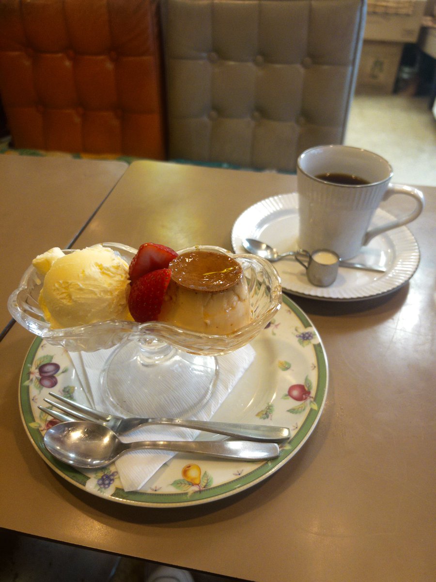 lovelymopi's tweet photo. 念願のル・モンドにて穏やかな午後
えびピラフも食べたよ https://t.co/a9LcZkOs58
