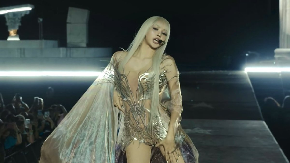 hourly lisa tweet media