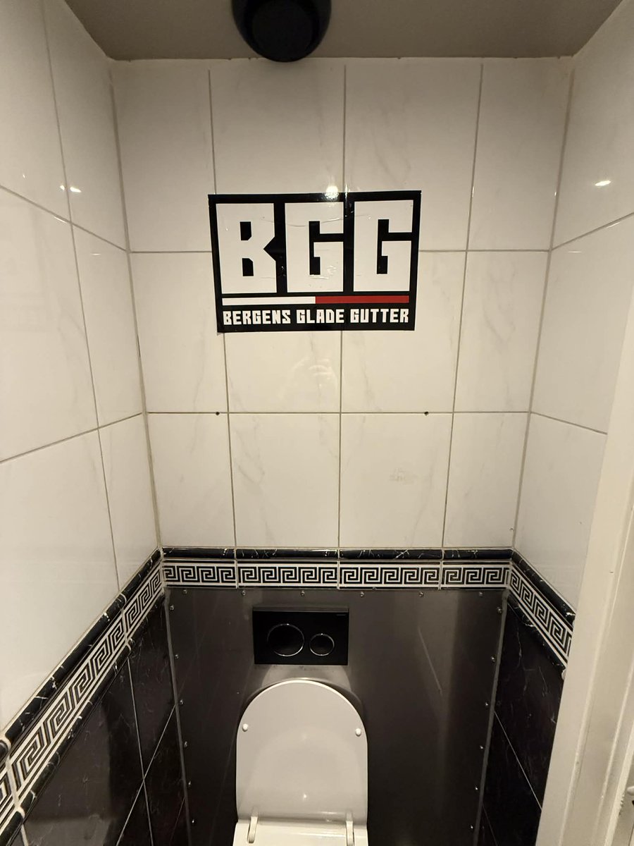 baddas1908's tweet photo. Stavanger sin pub pyntet til fest i går 🍻 https://t.co/2HnSGDy9Lb