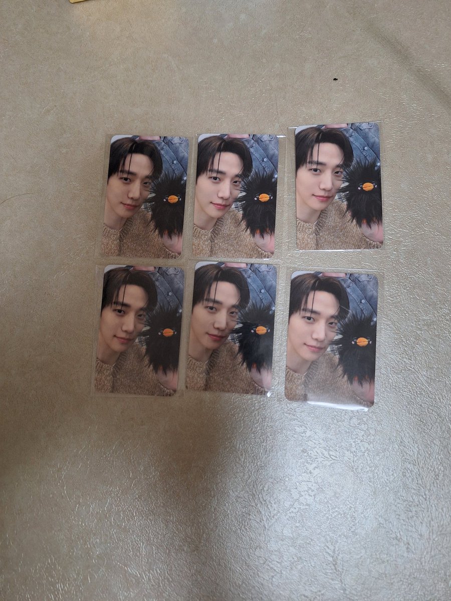 포카 중복 너무해!
이것만 7장옴😇😇😇혹시
다른거 여러장 가지고 계신분 교환이나 양도해 주실분~찾습니다😭😭😭