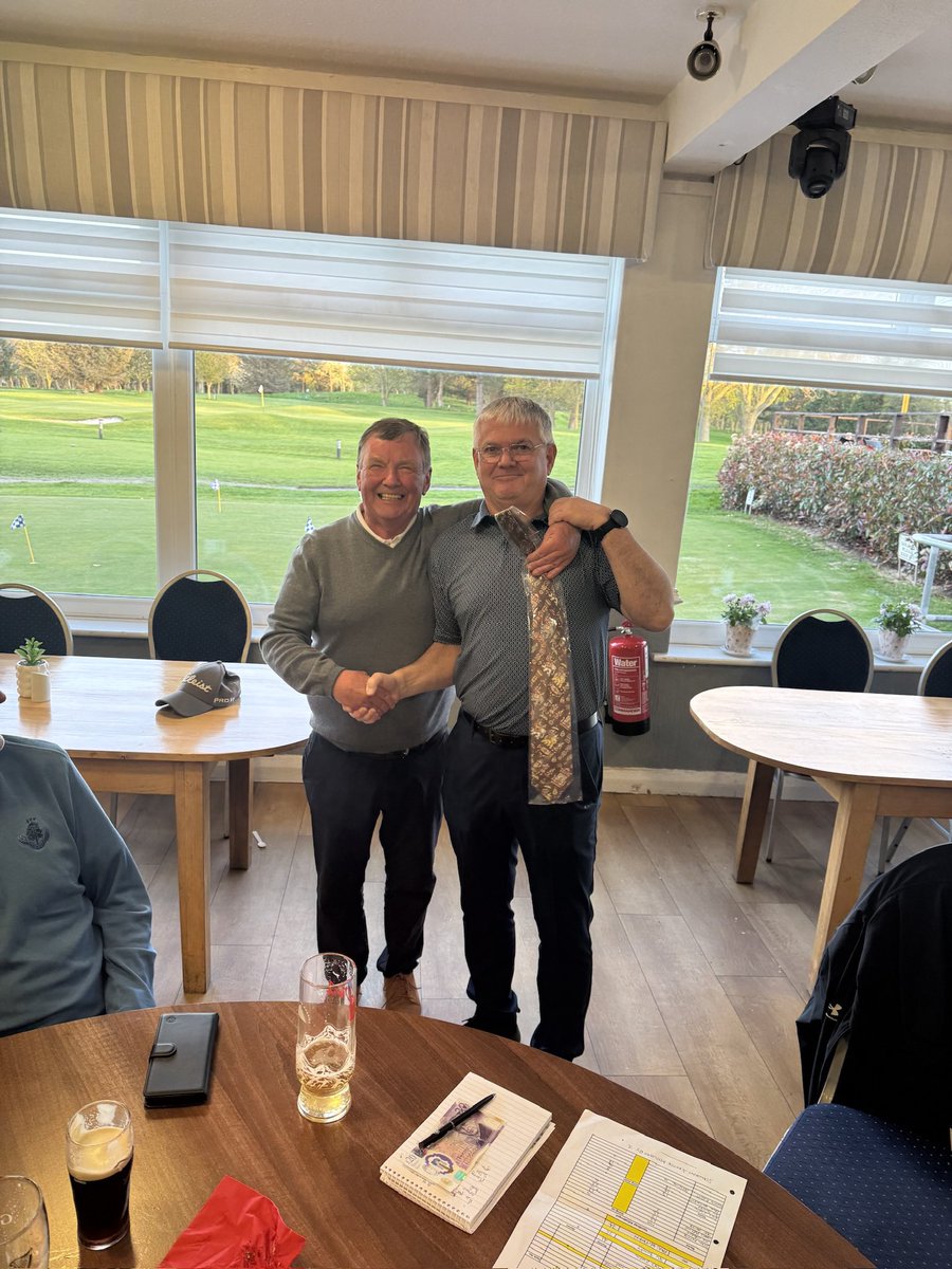 BAGS1977's tweet photo. Second round of the 2026 season at @RhuddlanGolf 

Fantastic round of 41 by Des O’Neill wins the day 

Being presented his prize by the Captain

Well done Des! https://t.co/iTWDx59ye5