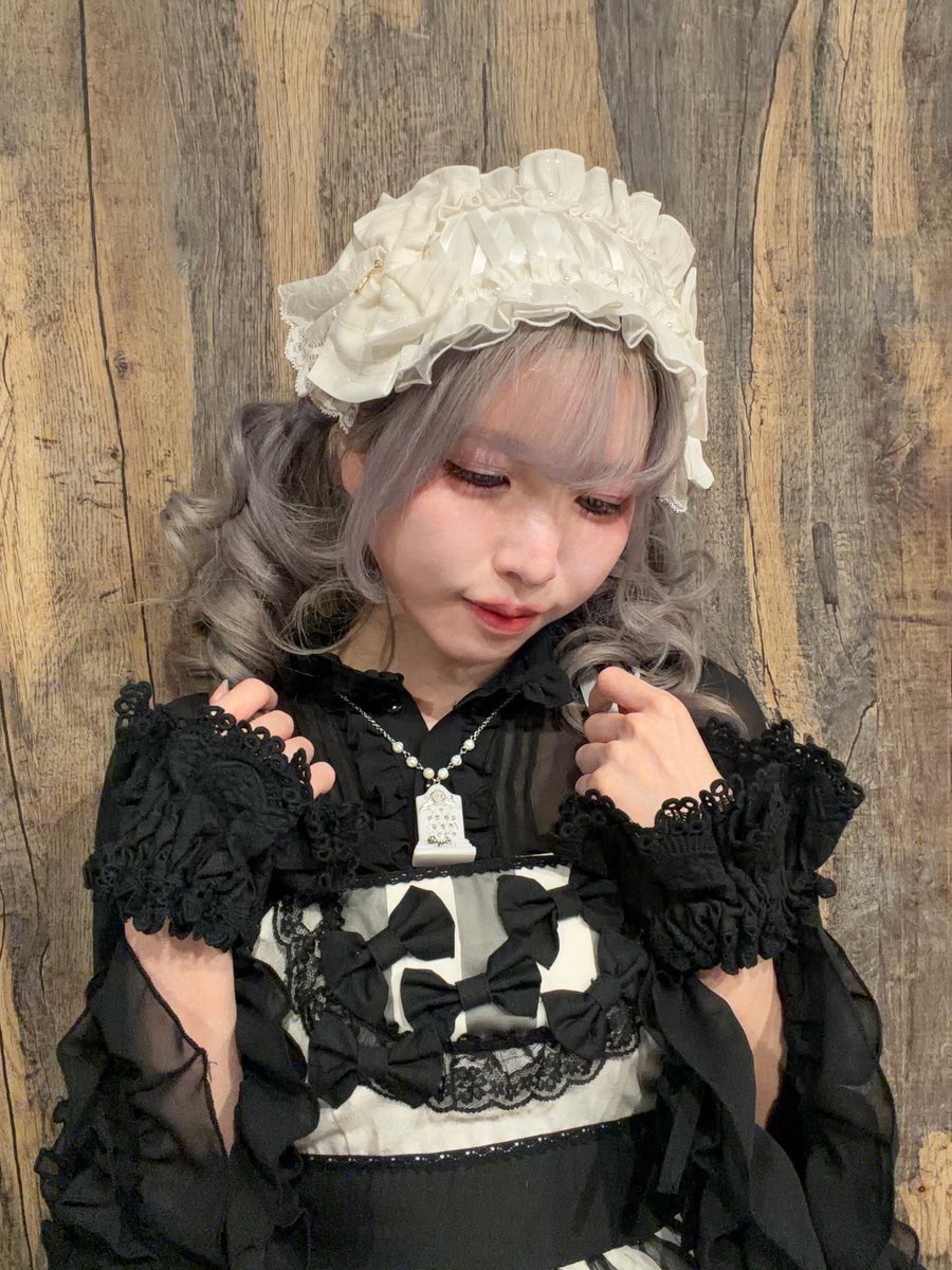 mikuraiyori's tweet photo. 軽やかモノクロコーデ🤍🖤 ໒꒱· ﾟ

dress/Morpho

ヘッドドレス/Nyantelope
ネックレス/ニコエル グリモワァル
お留め/27-nina-

メルヴェイユvol.007 @merveille
#メルヴェイユオフショ 
スタジオ スイーツボックス（敬称略） https://t.co/km00qdKmcU