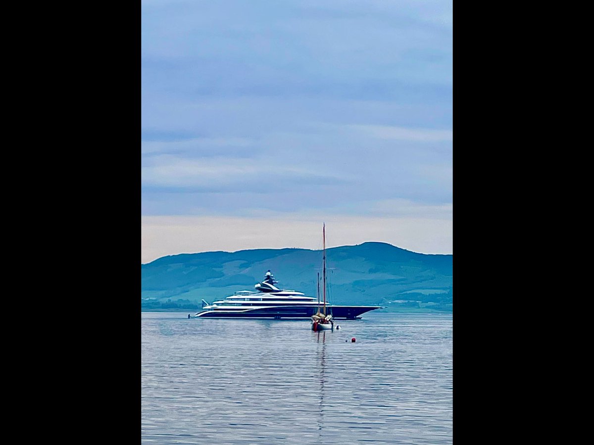 gerryelma's tweet photo. #PMJWeeklyChallenge
#SmallAndLarge
Yacht and Superyacht. https://t.co/YMUKuqOWUV
