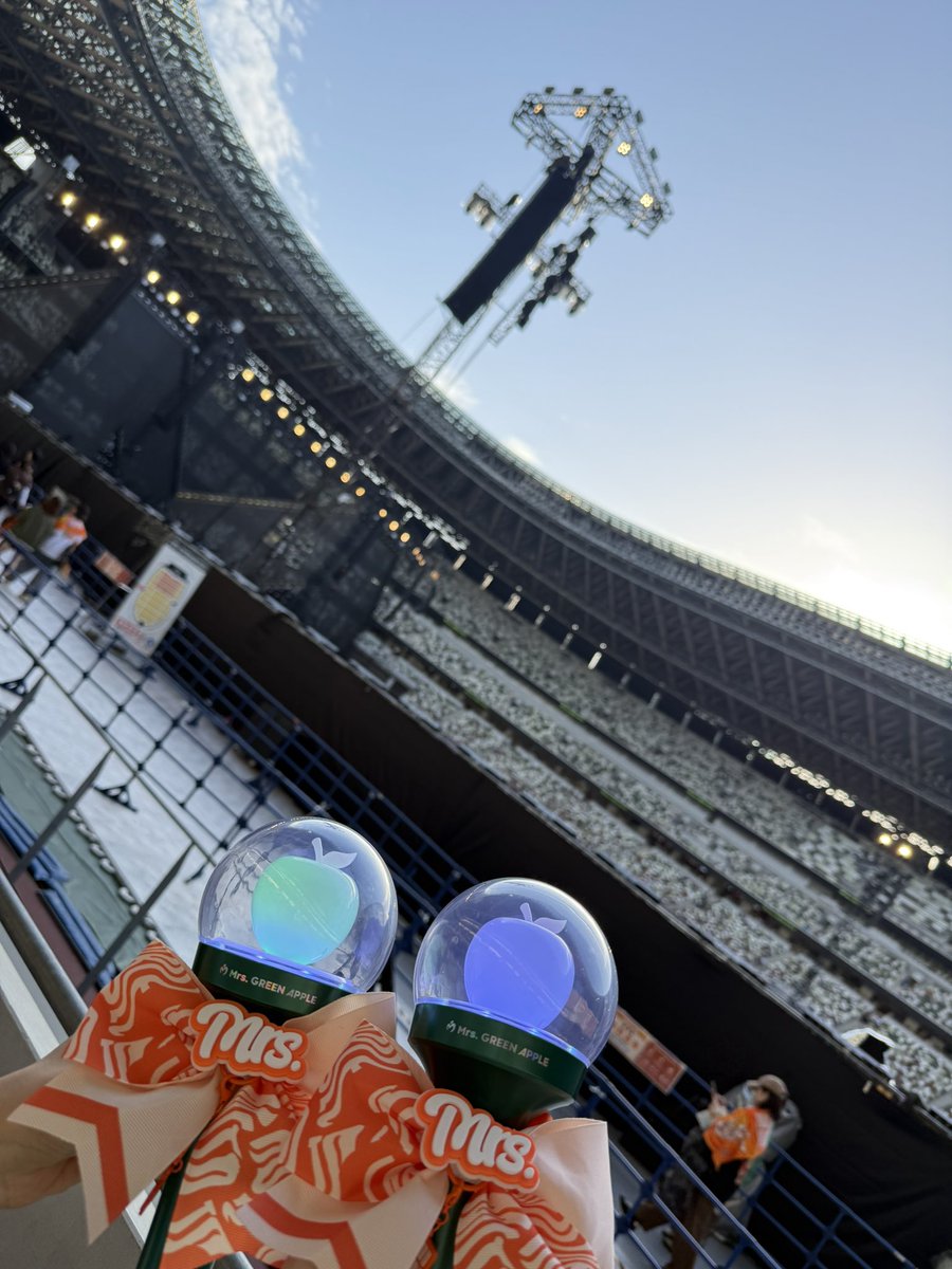MozRai's tweet photo. 開場ᐠ( ᐢ ᵕ ᐢ )ᐟᐠ( ᐢ ᵕ ᐢ )ᐟ

#MrsGREENAPPLE
#ゼンジン未到とイミュータブル https://t.co/tjJEmsNWQI