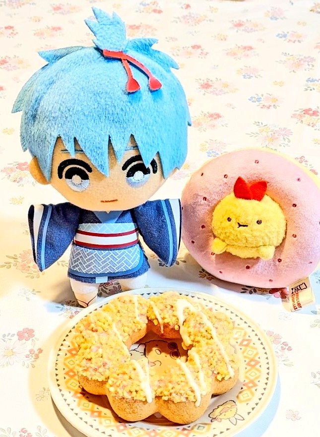 ぽんでりんぐ🍩
すとろべりーに きいろい かりかりが ついてます