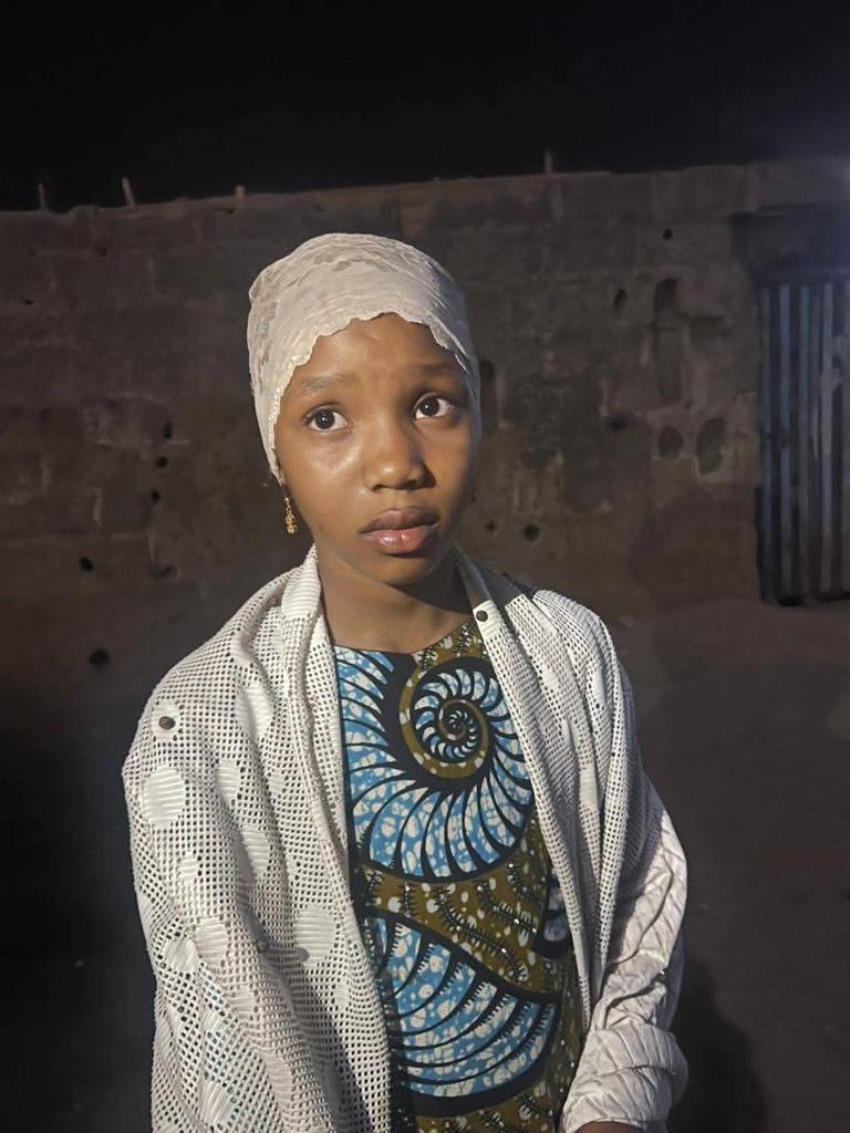 B u h s t i n g_ tweet media