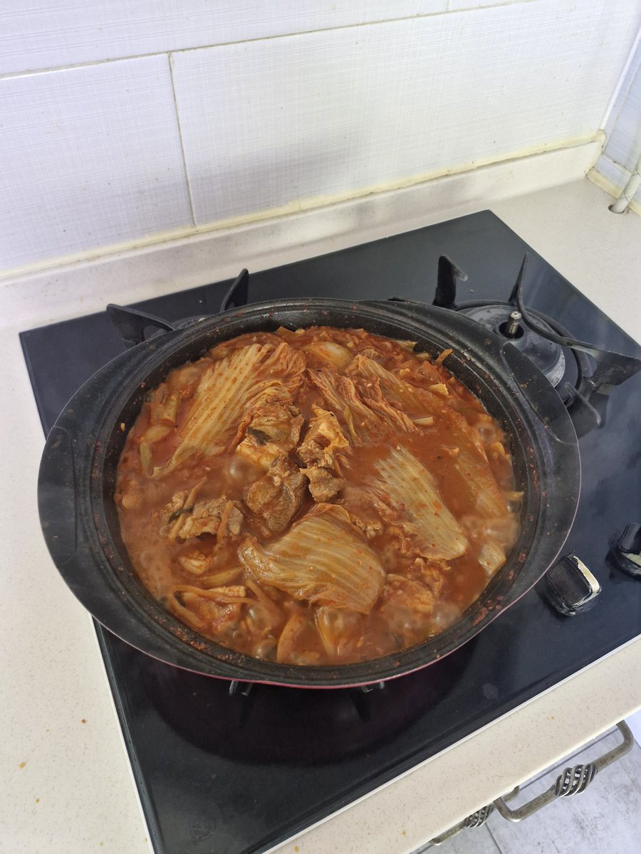 김치찜
막내 사위가 좋아해서 만들었다.
사실 김치찜은 김치가 맛있으면 딱히 조리법이 없어 요리하기 편하다.