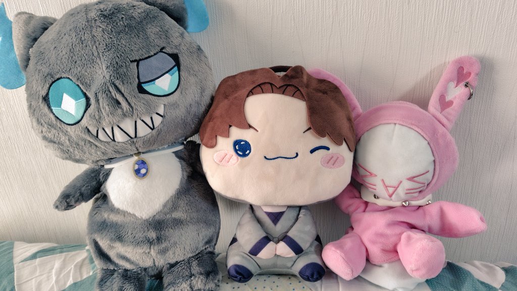 saegusamina's tweet photo. へへ😍
もう一ヶ月経つのに、まだ残ってたのと、ラストゲットまで〇回！って書いてくれてたから、くじで始めてお迎えしました💕
ニャッピーちゃんと、グリちゃんの仲間入り✨
う〜ん💕可愛い😍💕
プライズは何千円かけても取れないのでもうやらないけど。
くじで出会えてホントに良かった💕 https://t.co/ZSAimf2aby
