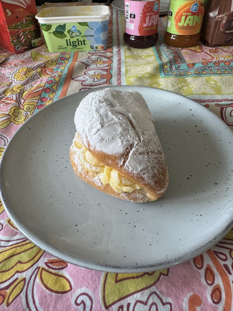 miesie035's tweet image. Of mijn weekend weer goed begint?
Misschien…
😜😋
#weekend #bijnakerst 
😃🤗❤️🌞😎🎅🏼🎄