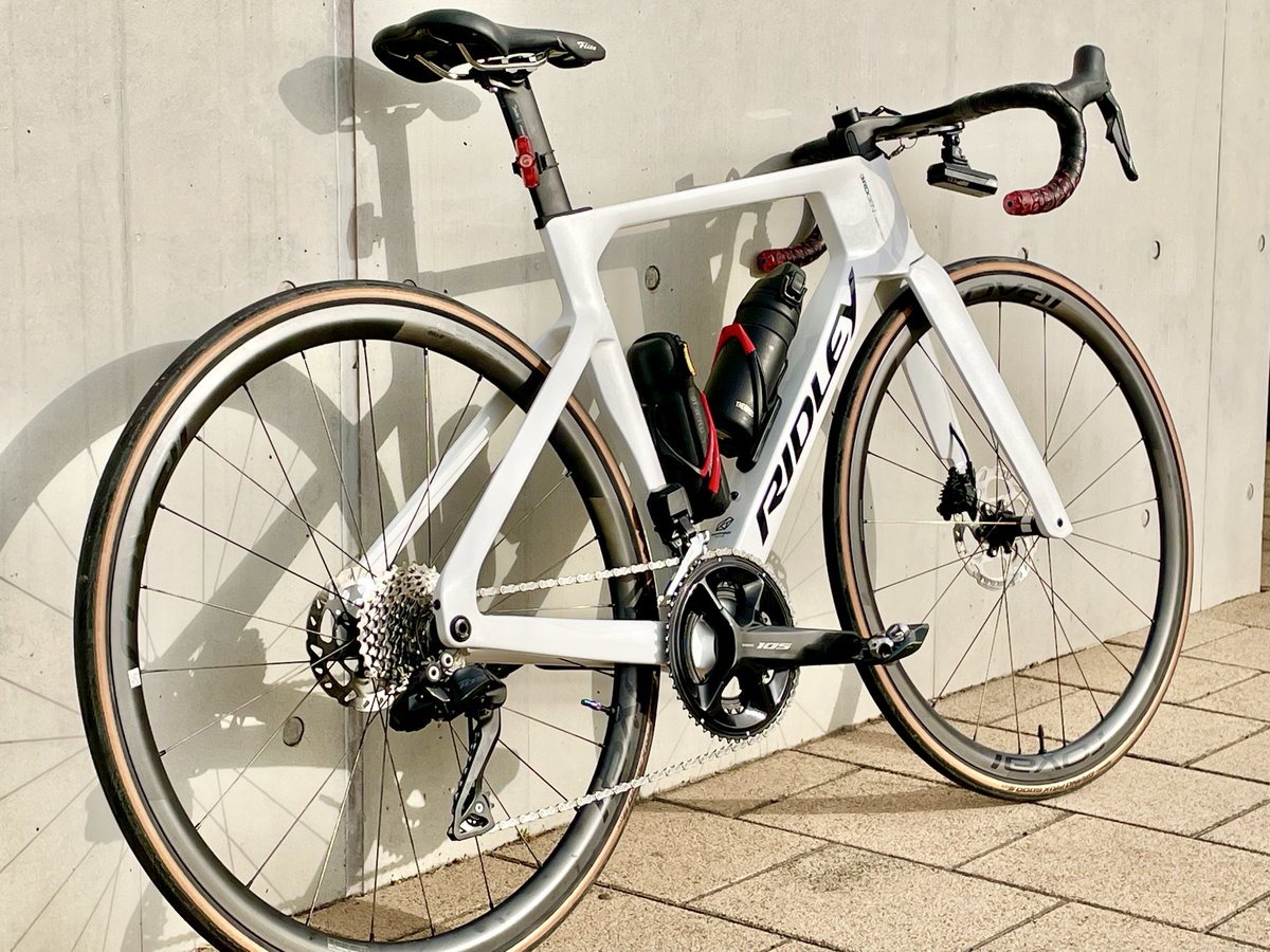 tomatti0806's tweet image. MY NEW GEAR✨
昨日納輪🚵‍♀️
#ridley #noah
@hii_road さんに教えてもらってサイコンマウントも無事取り付け完了👍🏻
足は無いけど進む感じが気持ちいい😊
組み付けは　#カミハギサイクル緑店
@kamihagi_cycle 
＠ridley_jp 
#名古屋サイクルスポーツデイズ　で試乗して決めました✨