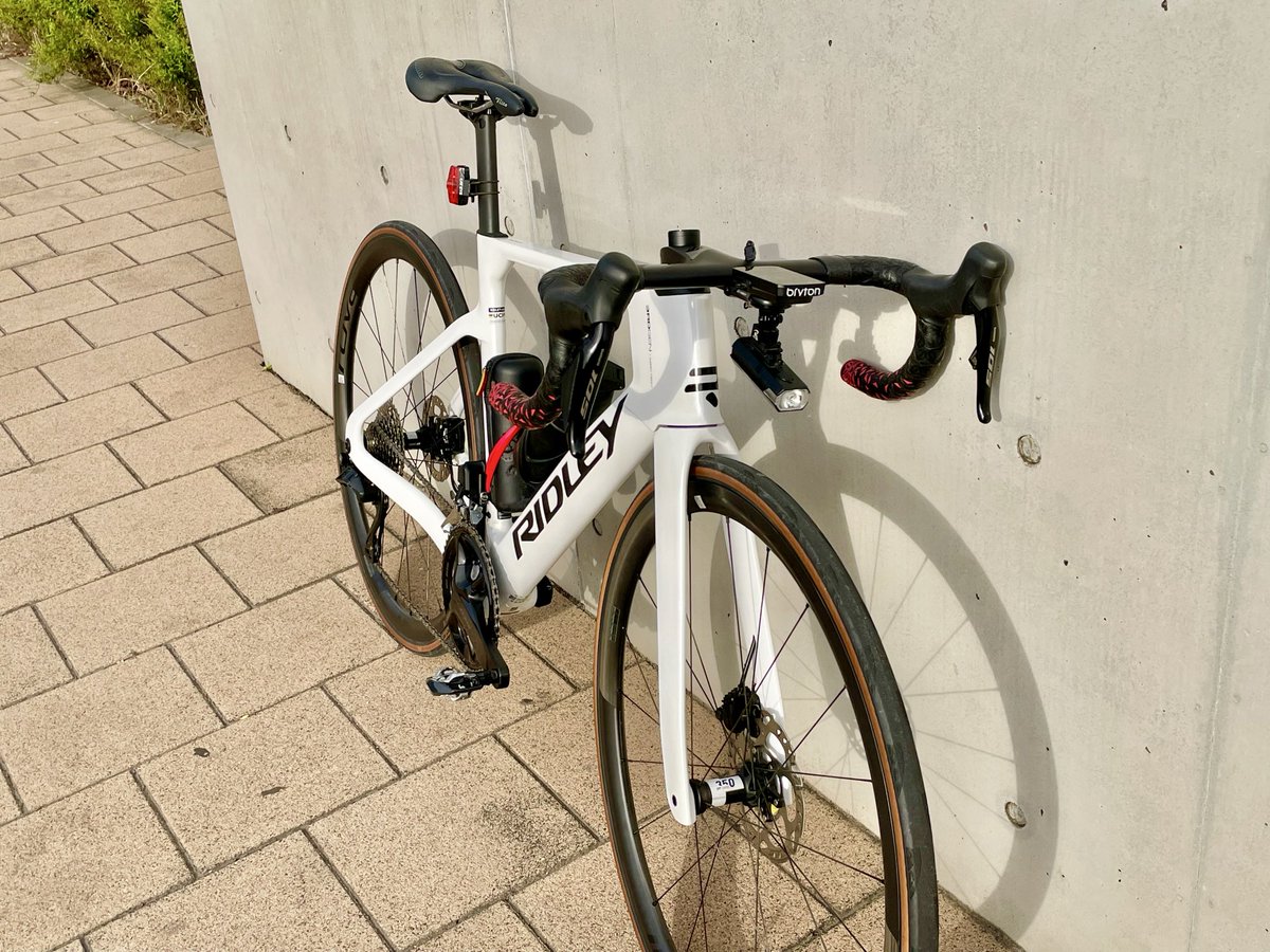 tomatti0806's tweet image. MY NEW GEAR✨
昨日納輪🚵‍♀️
#ridley #noah
@hii_road さんに教えてもらってサイコンマウントも無事取り付け完了👍🏻
足は無いけど進む感じが気持ちいい😊
組み付けは　#カミハギサイクル緑店
@kamihagi_cycle 
＠ridley_jp 
#名古屋サイクルスポーツデイズ　で試乗して決めました✨