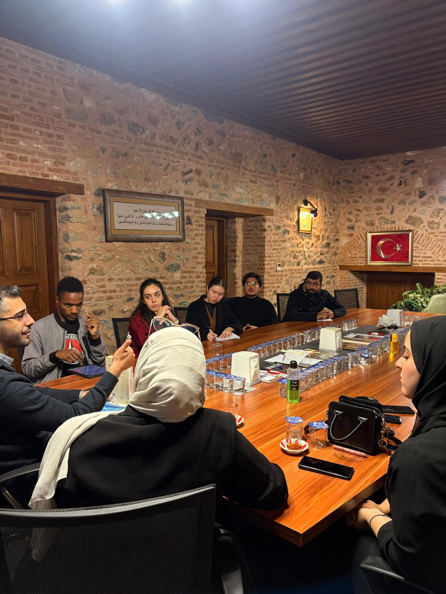 mustafakokmentr's tweet image. #Diplomacy #time 

20 farklı ülkeden ülkemize eğitim görmeye gelen “Genç Diplomat Adayları” ile muazzam bir akademik sohbet gerçekleştirdik. 

@AntalyaDF @TC_Disisleri @HakanFidan