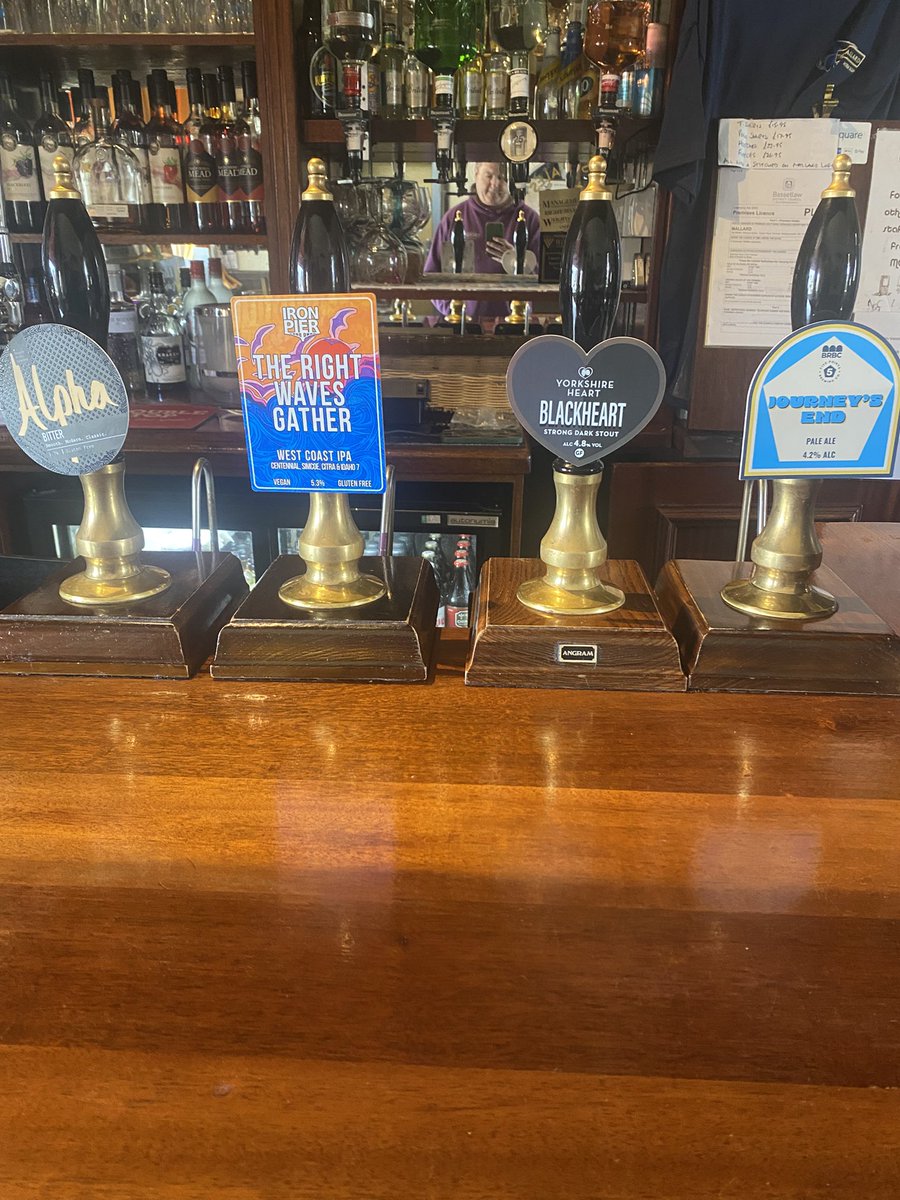 Mallard_Worksop's tweet image. #RealAle on Saturday:
@TripPointBrew Alpha
@FivePointsBrew Journey’s End
@Yorkshire_Heart Blackheart &amp;amp;
@ironpierbeer The Right Waves Gather
Plus ciders from @thatchers_cider &amp;amp; @lilleyscider 
Card payments accepted
Outdoor seating available
Open 10am-9pm