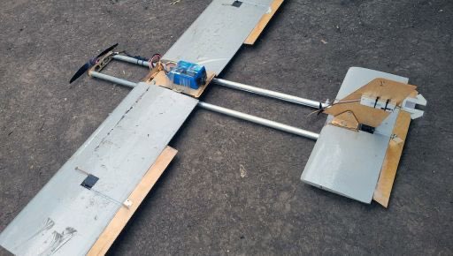 Daniel287591588's tweet photo. @nexta_tv Sorry, but these photos show Ukrainian 'Blyskavka' drones, which look similar to 'Molniya' (Blyskavka was copied from Russian drones) https://t.co/yaXR9M6Q0v