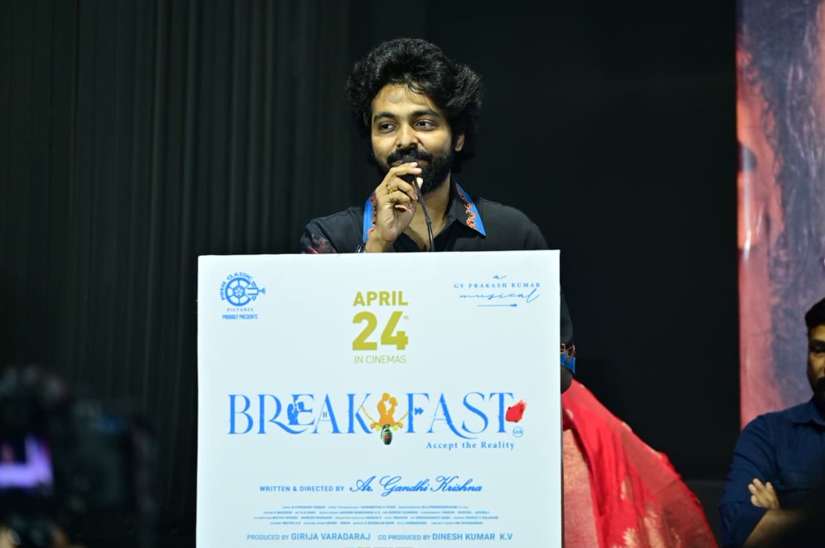 hemananth_pro's tweet image. Star studded #Breakfast movie audio launch 📸
#Breakfast
@Ar_GKrishna  @gvprakash @actorraanav @rosmin_t   @KMohan1206 #AmithaManooj @prem_kv @Sureshchandraa  @abdulnassaroffl @donechannel1 @LahariMusic