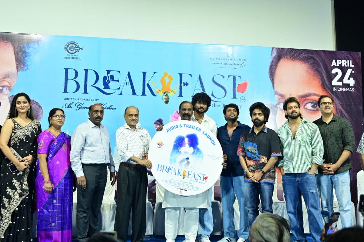 hemananth_pro's tweet image. Star studded #Breakfast movie audio launch 📸
#Breakfast
@Ar_GKrishna  @gvprakash @actorraanav @rosmin_t   @KMohan1206 #AmithaManooj @prem_kv @Sureshchandraa  @abdulnassaroffl @donechannel1 @LahariMusic