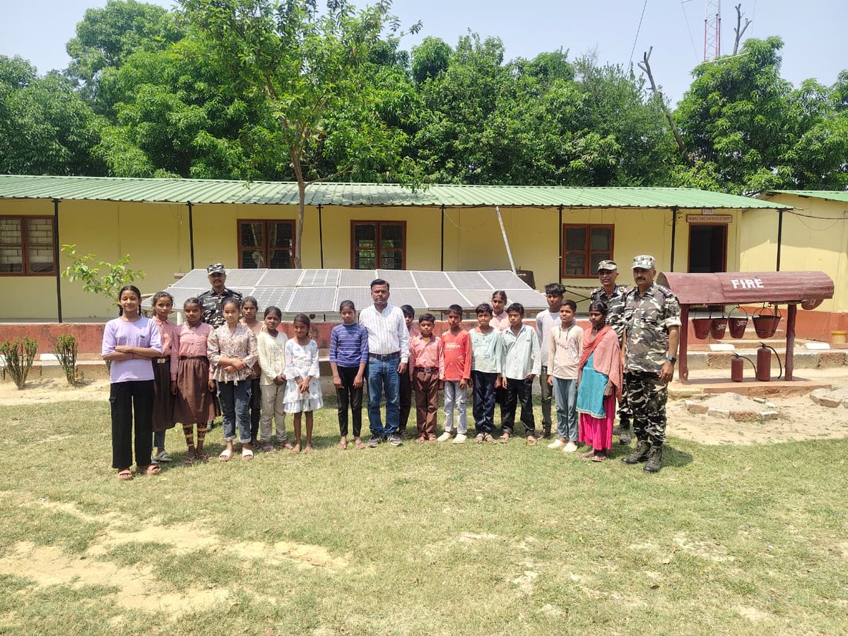 42bnssb_INDIA's tweet image. 🇮🇳 एक भारत श्रेष्ठ भारत 🇮🇳
सीमा चौकी पर बच्चों का शैक्षणिक भ्रमण—नन्हे मनों ने जाना देशसेवा का असली अर्थ और हमारे जवानों का अदम्य साहस।
जय हिंद!
#Hashtags:
#EkBharatShreshthaBharat #SeemaChowki #SSB #BorderSecurity #DeshBhakti #JaiHind #NationFirst
@SSB_INDIA @SSBFTRLUCKNOW