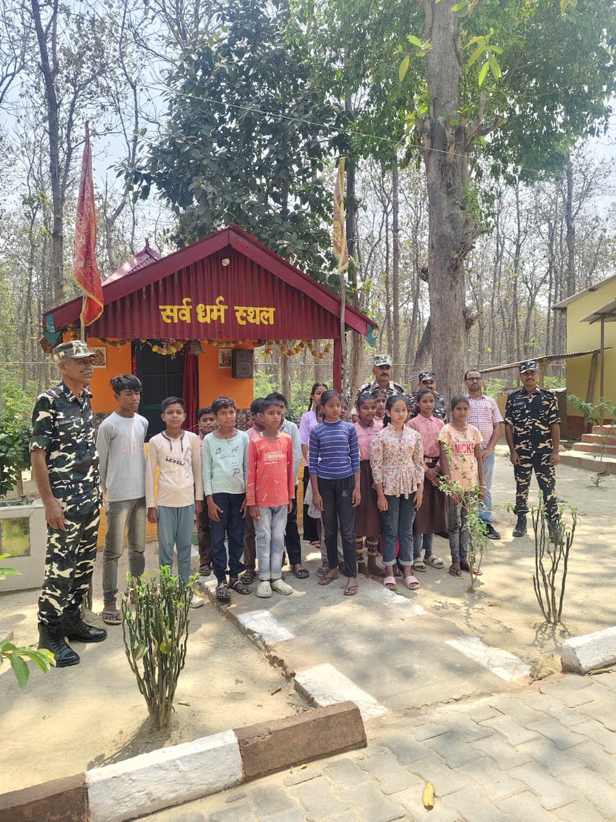 42bnssb_INDIA's tweet image. 🇮🇳 एक भारत श्रेष्ठ भारत 🇮🇳
सीमा चौकी पर बच्चों का शैक्षणिक भ्रमण—नन्हे मनों ने जाना देशसेवा का असली अर्थ और हमारे जवानों का अदम्य साहस।
जय हिंद!
#Hashtags:
#EkBharatShreshthaBharat #SeemaChowki #SSB #BorderSecurity #DeshBhakti #JaiHind #NationFirst
@SSB_INDIA @SSBFTRLUCKNOW