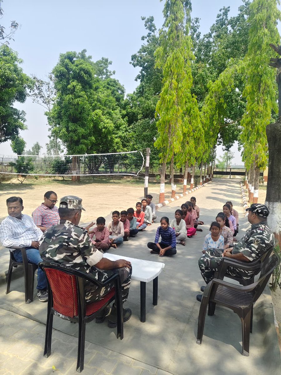 42bnssb_INDIA's tweet image. 🇮🇳 एक भारत श्रेष्ठ भारत 🇮🇳
सीमा चौकी पर बच्चों का शैक्षणिक भ्रमण—नन्हे मनों ने जाना देशसेवा का असली अर्थ और हमारे जवानों का अदम्य साहस।
जय हिंद!
#Hashtags:
#EkBharatShreshthaBharat #SeemaChowki #SSB #BorderSecurity #DeshBhakti #JaiHind #NationFirst
@SSB_INDIA @SSBFTRLUCKNOW