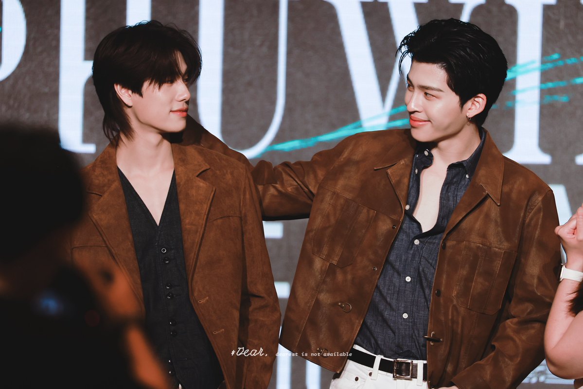 𝑫𝑬𝑨𝑹 tweet media