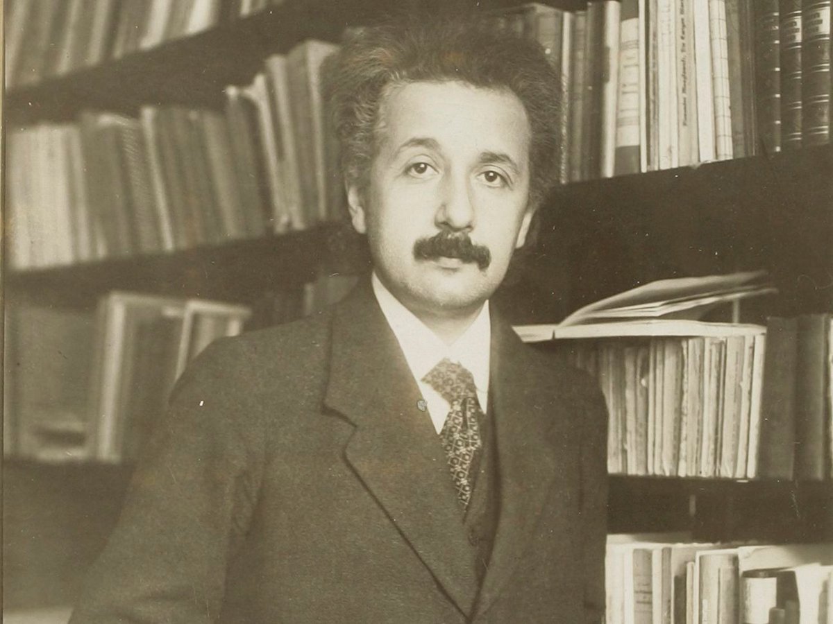 TheHistoryPress's tweet image. #OnThisDay in 1955, Theoretical physicist #AlbertEinstein dies in Princeton, New Jersey.⚰️ Discover his Theory of Gravitational Relativity and how it was proven after 100 years🍏👉: buff.ly/3fl6abm #OTD #ScienceHistory