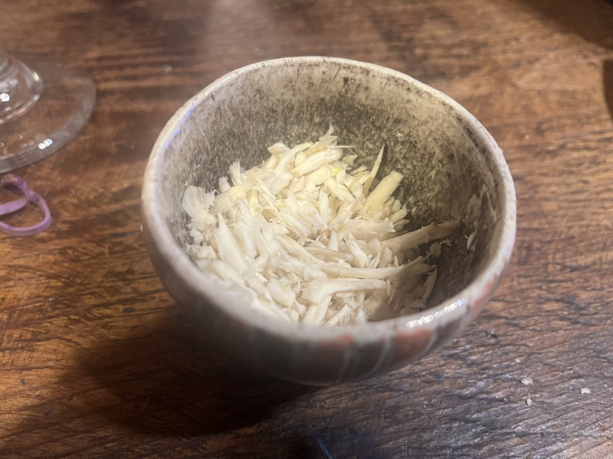 winsordobbin's tweet image. Unbelievably pungent horseradish grown by wife in the garden. Could blow your head off. #food #Tasmania