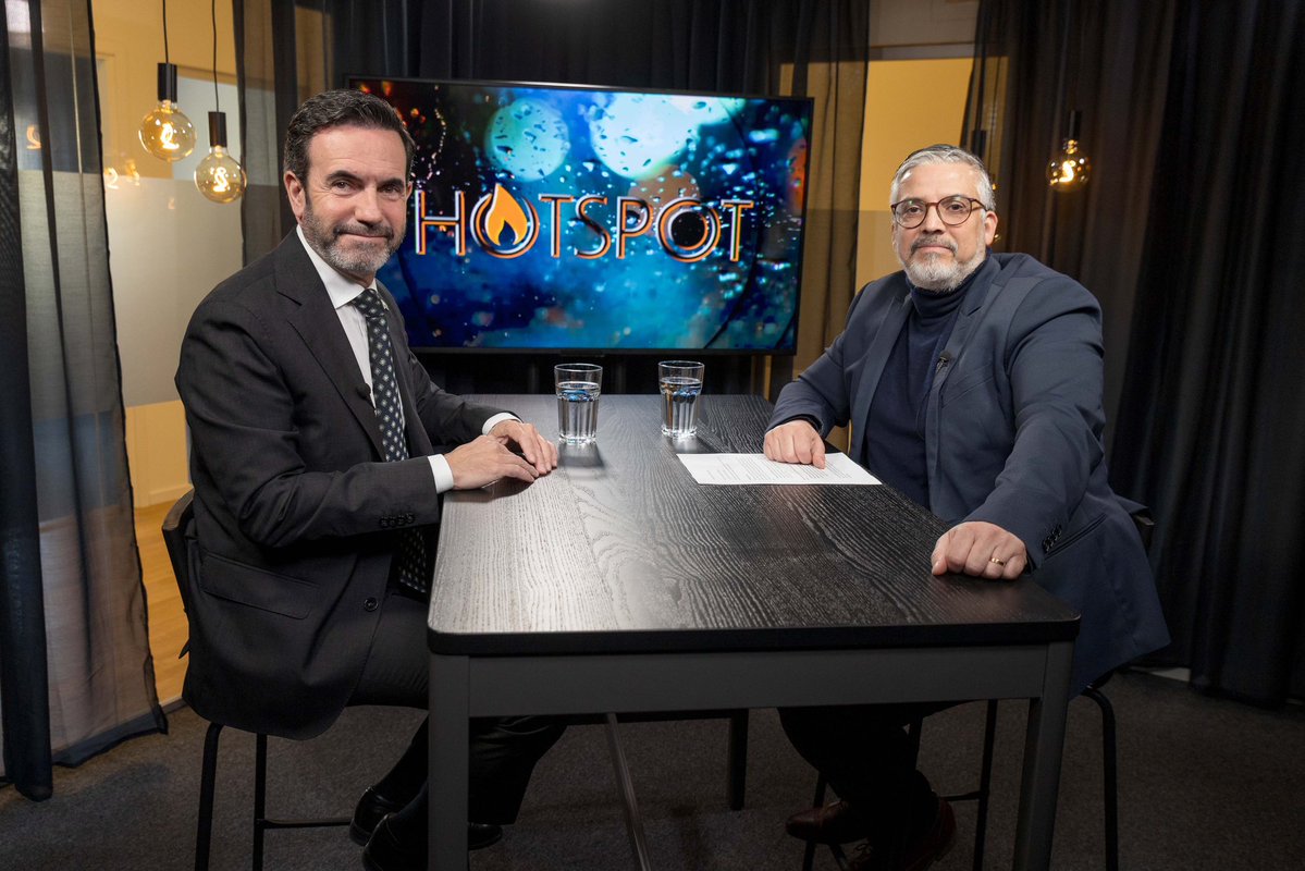 I Hotspot samtalar jag med Israels ambassadör till Sverige om utvecklingen i Mellanöstern. Vi samtalar om vad Israels realistiska mål är i konflikten med Iran, kan de endast nå en tillfällig respit eller är permanenta lösningar möjliga? Om Iran faller uppstår bara en ny