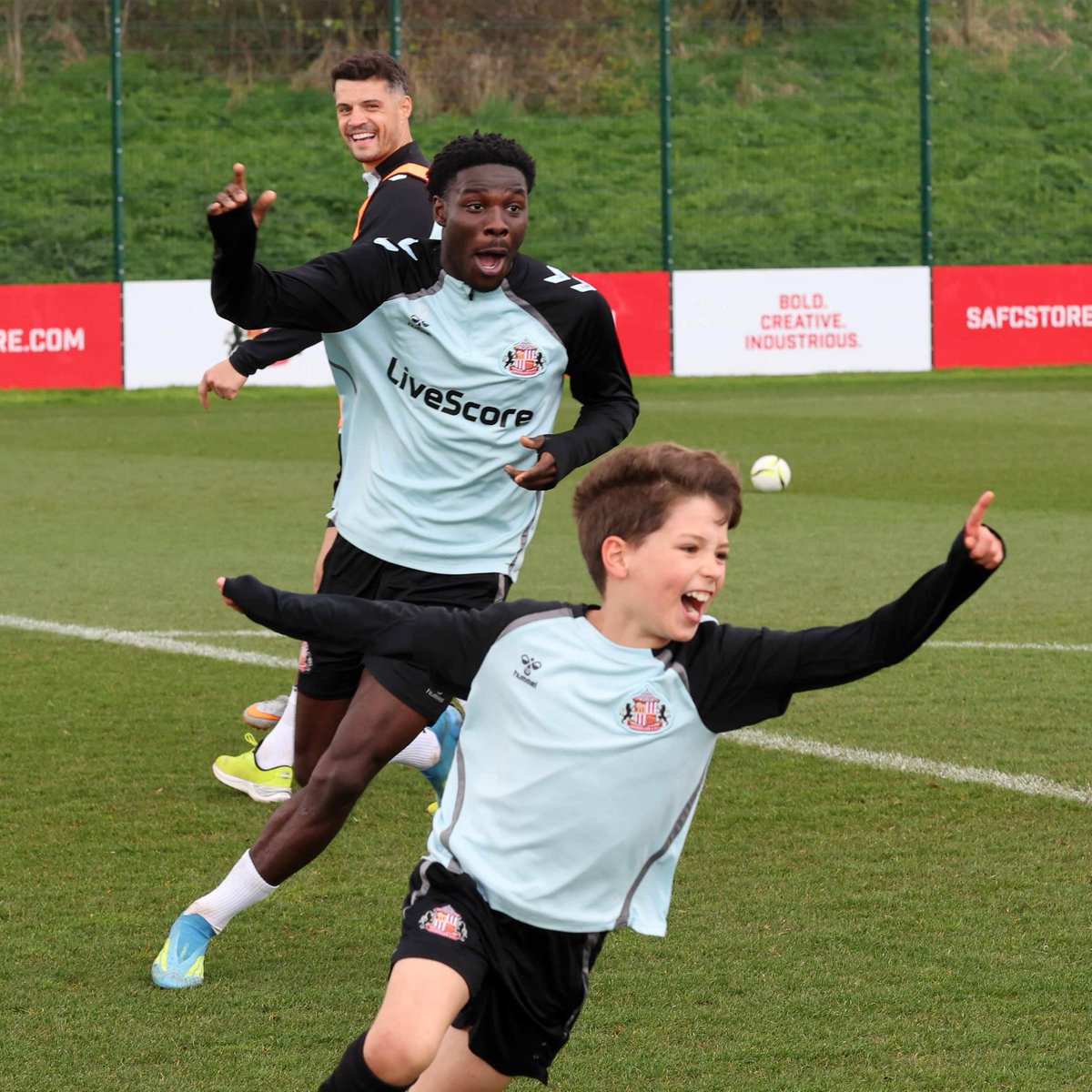 SunderlandAFC's tweet photo. So many good photos from this week’s Under-8 training session 🤩

@AcademyOfLight