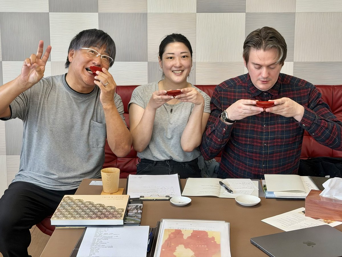 赤い炊飯⭐️ジャー（プロカメラマンの日常や仕事など色々なキキフォトワークス） tweet media