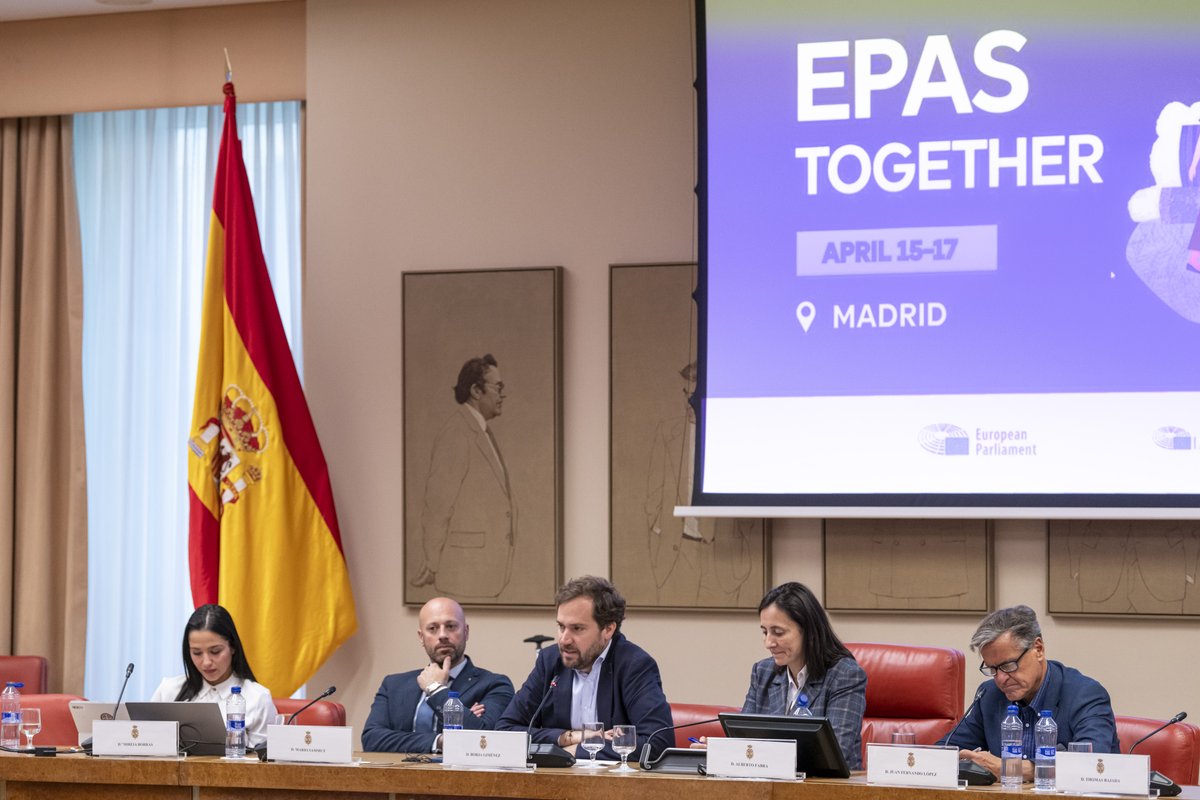 Parlamento Europeo en España tweet media