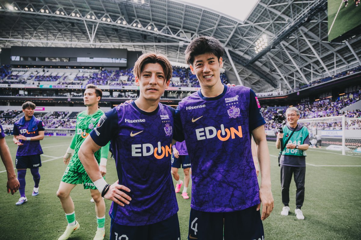 𝐒𝐌𝐈𝐋𝐄 𝐒𝐇𝐎𝐓📸 勝点3を掴んだ選手たちの笑顔😆💜 #sanfrecce