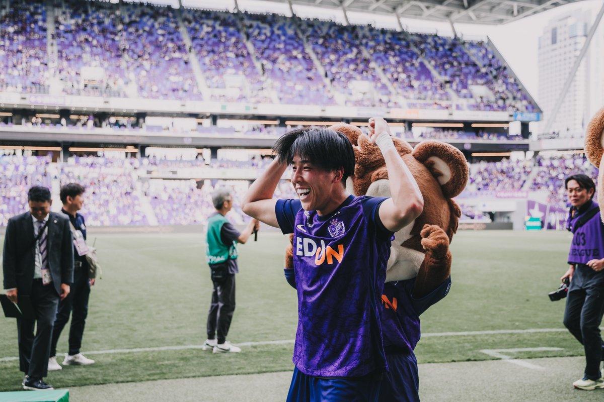 𝐒𝐌𝐈𝐋𝐄 𝐒𝐇𝐎𝐓📸 勝点3を掴んだ選手たちの笑顔😆💜 #sanfrecce